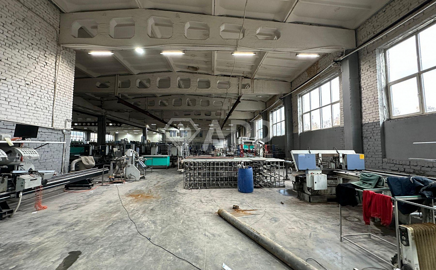 Производственное теплое помещение 900м² с кран-балкой фото