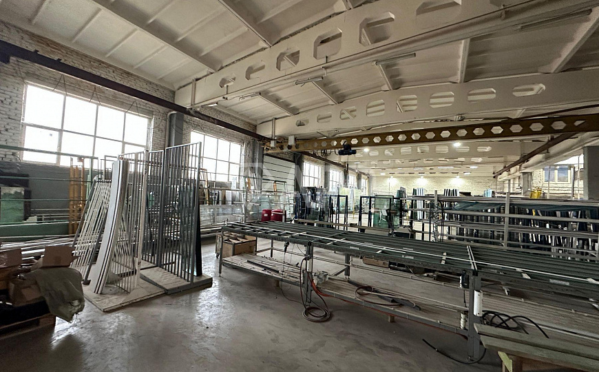 Производственное теплое помещение 900м² с кран-балкой фото