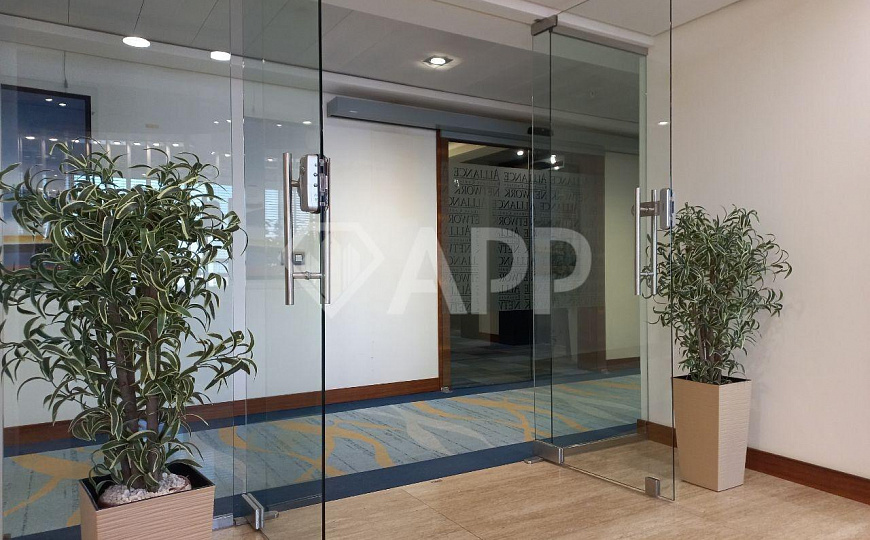 Офис (класс "А") от 15 м² в БЦ Корстон (с мебелью), в центре Казани. фото