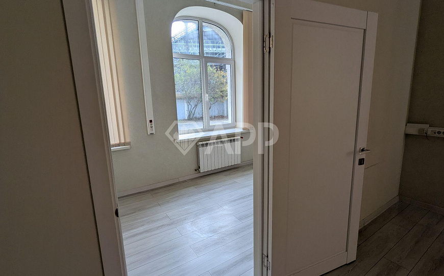 Продаю здание 310 м² у порта офис фото