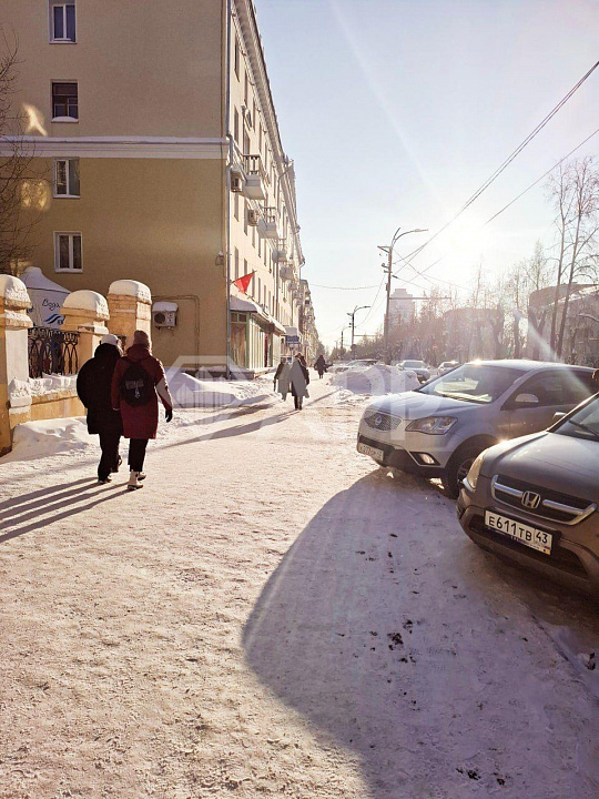 Сдам торговое помещение на красной линии фото