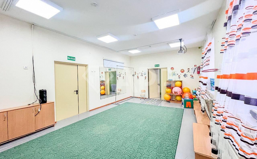 Помещение 550м² | 1 этаж | Делится | 2 входа | фото