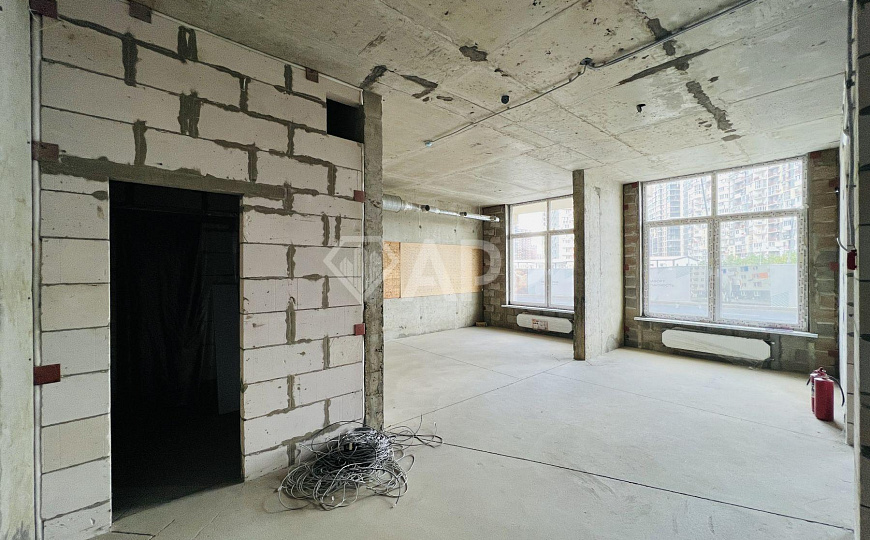 Сдаю торговое помещение, 103 м² фото