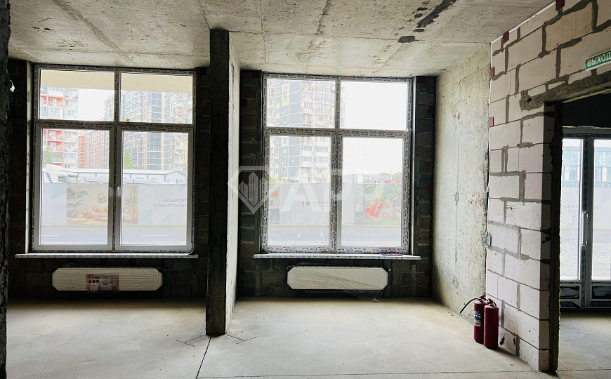 Сдаю торговое помещение, 103 м² фото