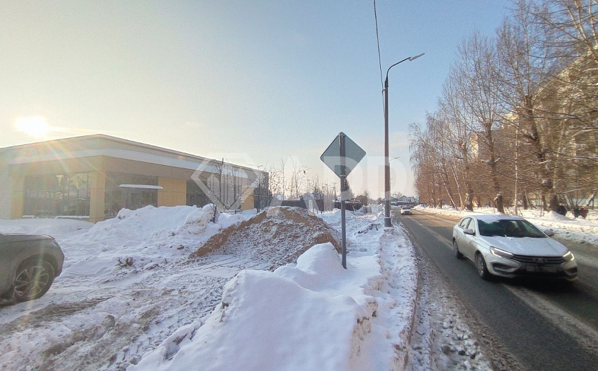 Сдаю 60м² на первой линии, трафик фото