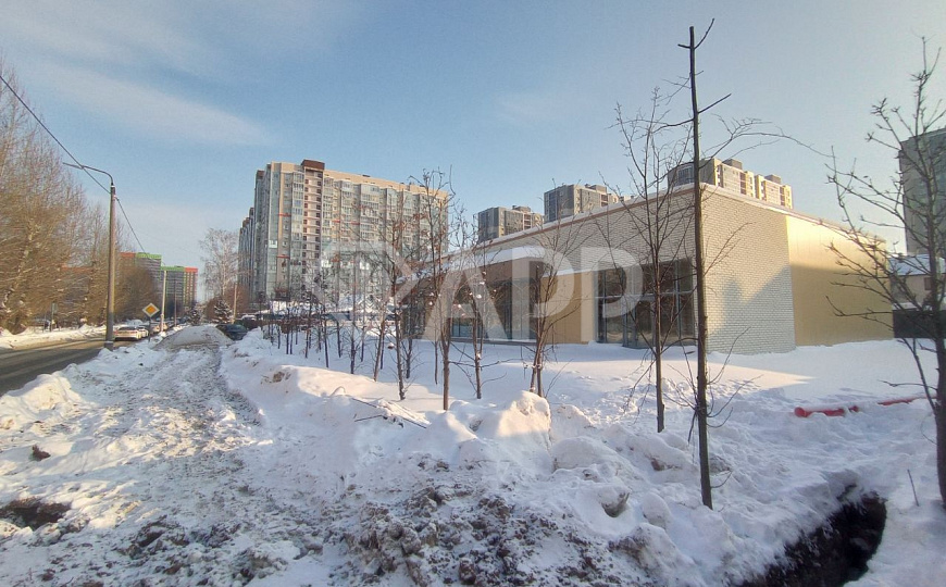 Сдаю 60м² на первой линии, трафик фото