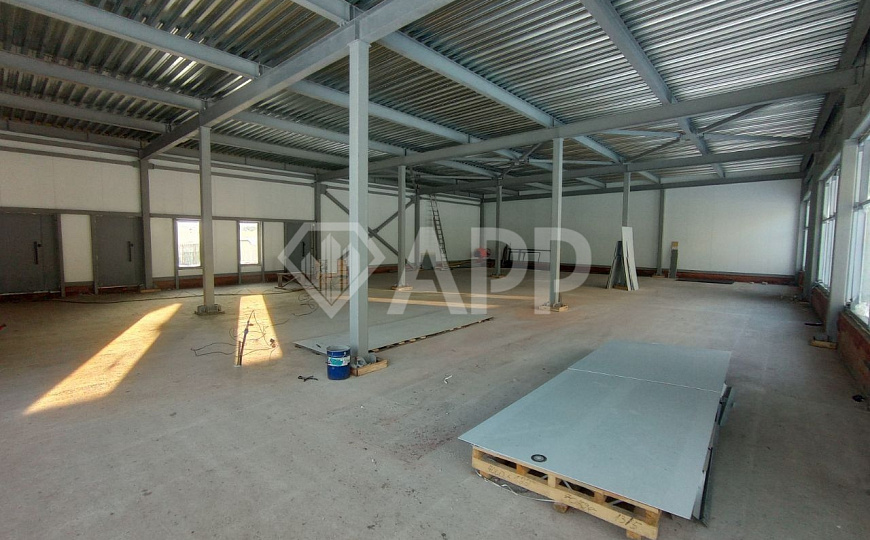 Сдаю 60м² на первой линии, трафик фото