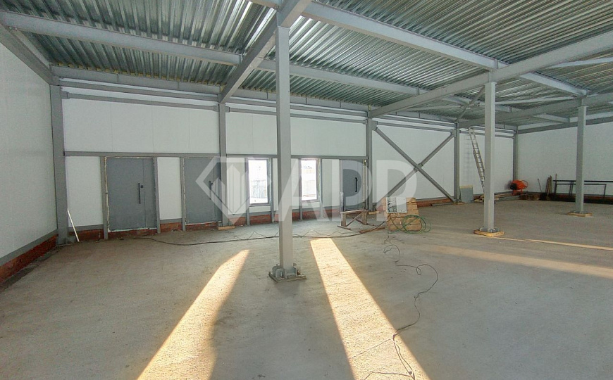 Сдаю 60м² на первой линии, трафик фото