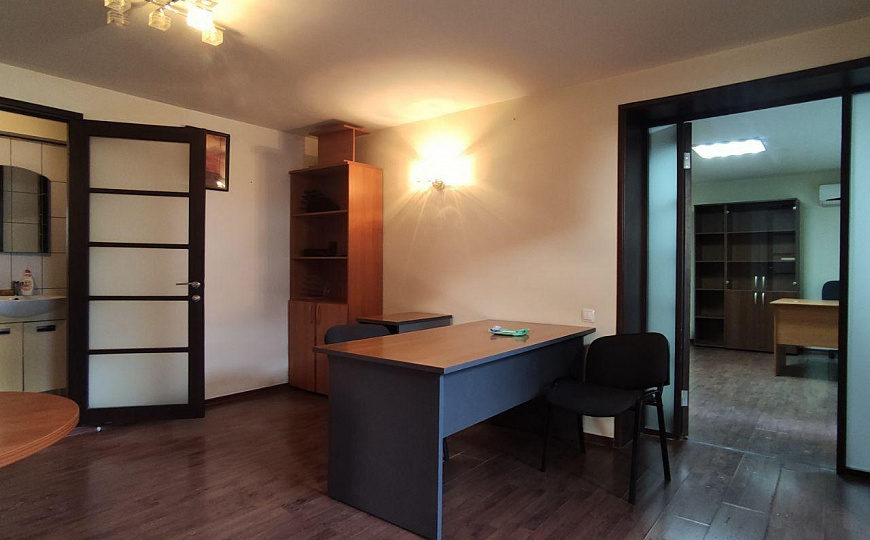 Офис на проспекте с парковкой, 84 м2 фото