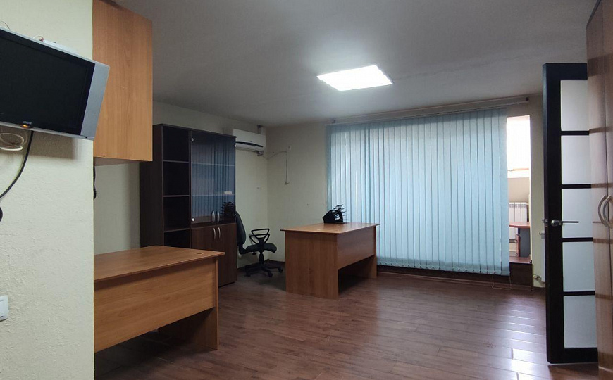 Офис на проспекте с парковкой, 84 м2 фото