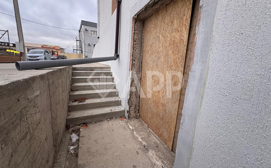 Сдам торговое помещение, 400 м² фото