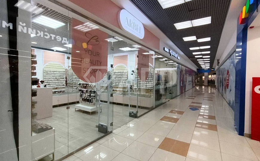 Сдаю в аренду помещение в ТЦ Республика фото