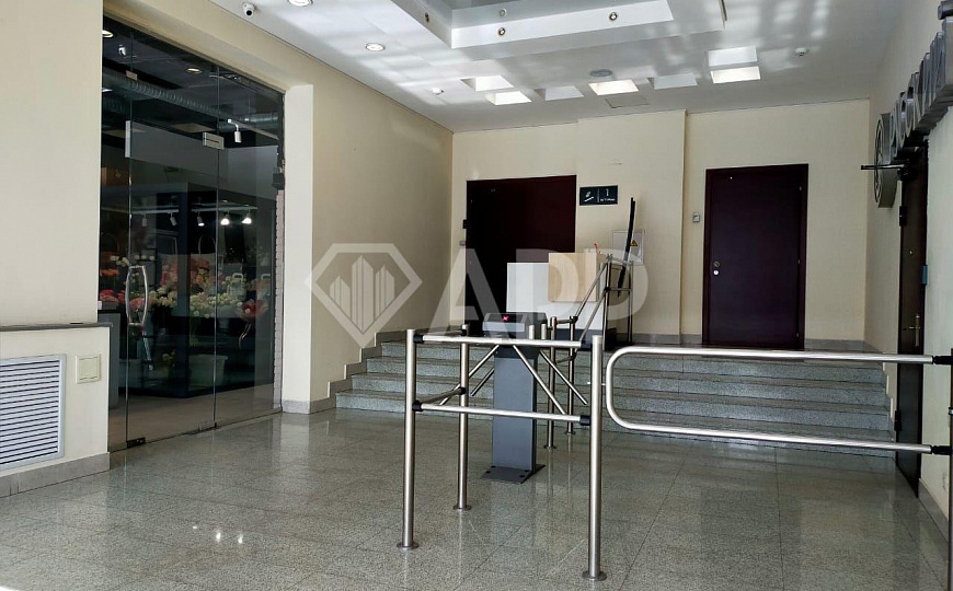 Продаётся 1350м² в самом центре города фото