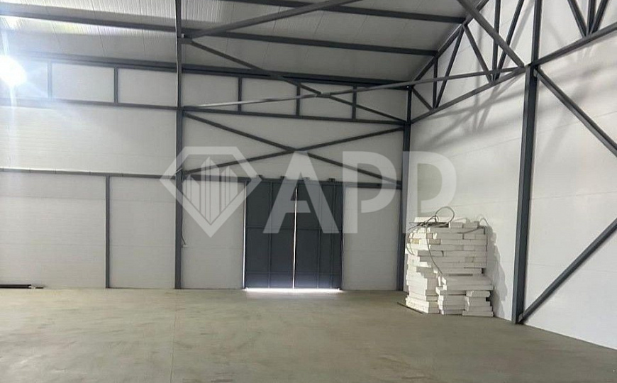 Сдаю складское помещение 1200 м² фото