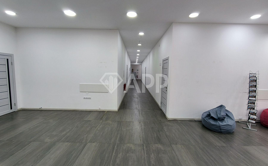 Сдаю 1 этаж 1 линия Кубанская набережная с ремонтом от 350-2028 м² фото