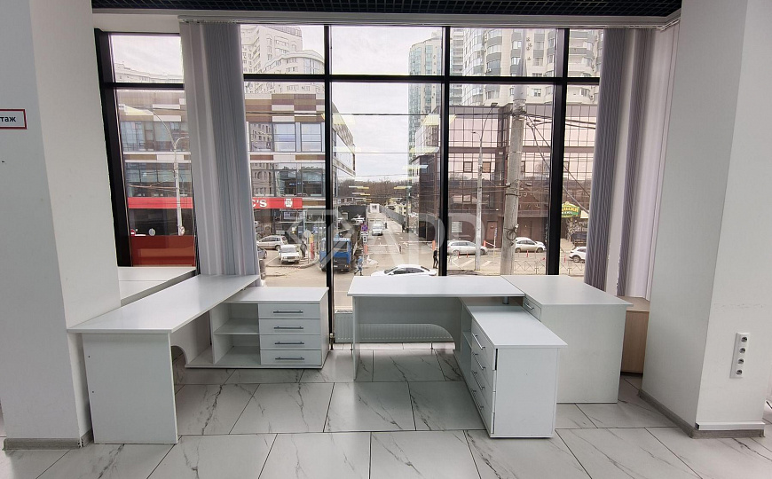 Сдаю 1 этаж 1 линия Кубанская набережная с ремонтом от 350-2028 м² фото