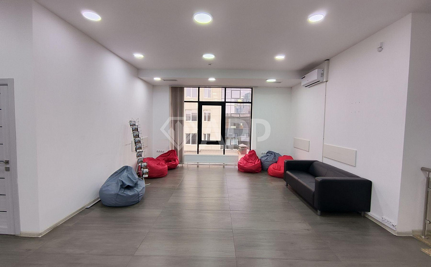 Сдаю 1 этаж 1 линия Кубанская набережная с ремонтом от 350-2028 м² фото