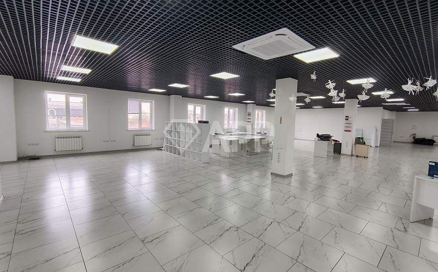 Сдаю 1 этаж 1 линия Кубанская набережная с ремонтом от 350-2028 м² фото