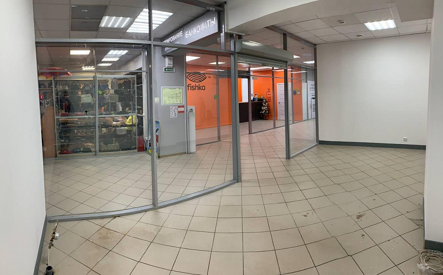 Торговое помещение в ТЦ, 18,6 м² с водой фото