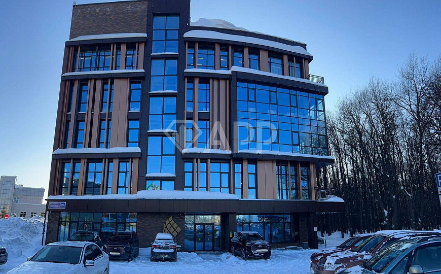 Сдаю 300 м²  в отдельно стоящем здании с парковкой фото