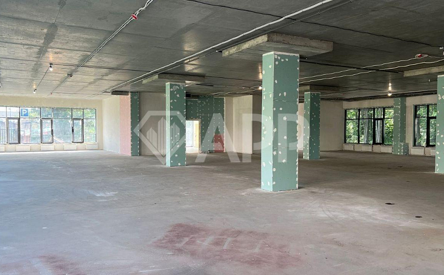 Сдаю 300 м²  в отдельно стоящем здании с парковкой фото