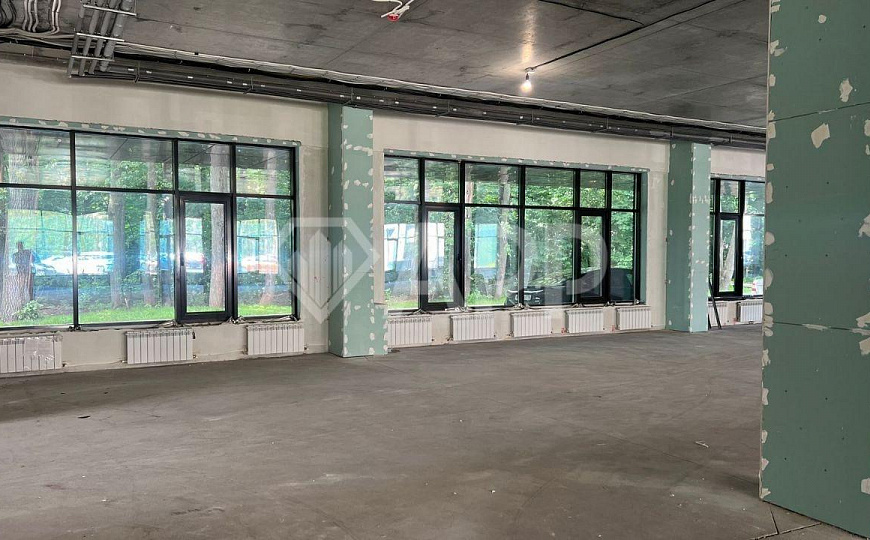 Сдаю 300 м²  в отдельно стоящем здании с парковкой фото