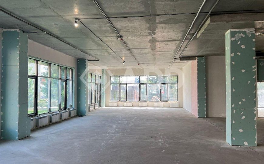 Сдаю 300 м²  в отдельно стоящем здании с парковкой фото