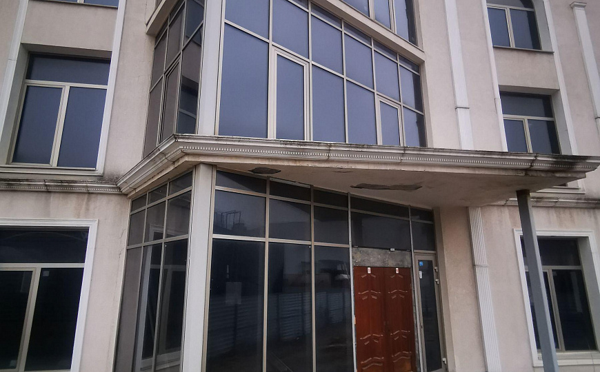 Здание с лифтом и парковкой, 1751 м², можно поэтажно фото