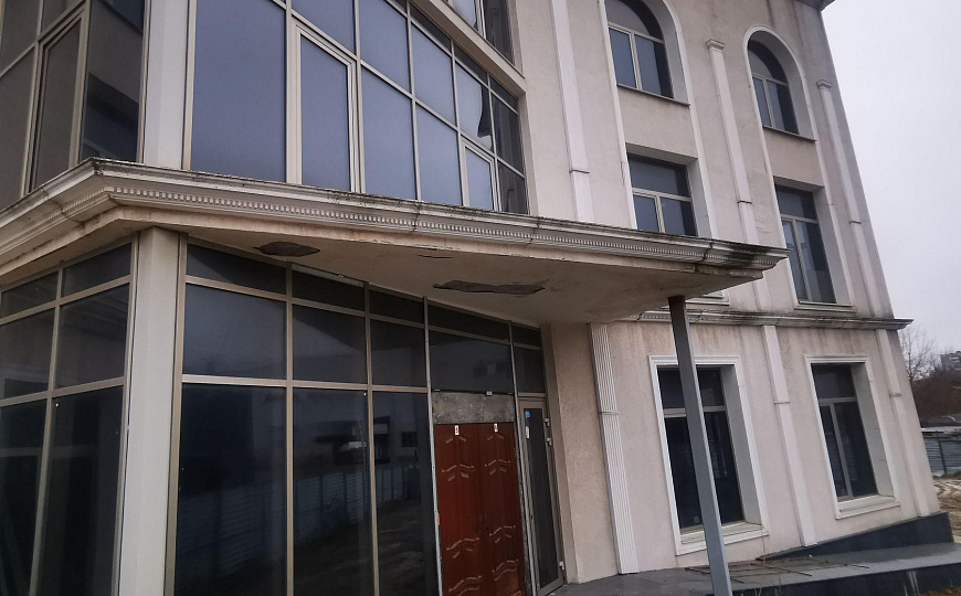 Здание с лифтом и парковкой, 1751 м², можно поэтажно фото