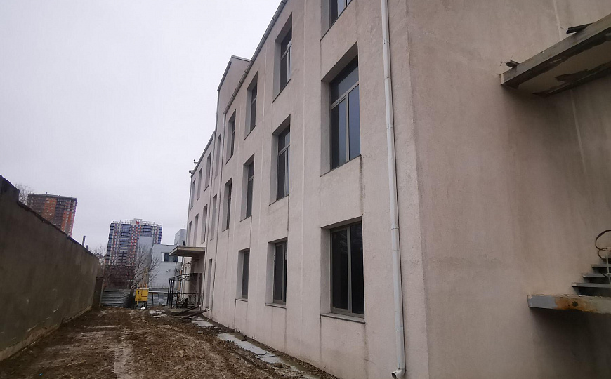 Здание с лифтом и парковкой, 1751 м², можно поэтажно фото