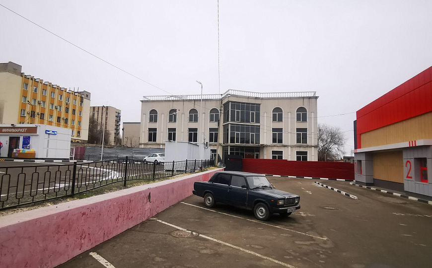 Здание с лифтом и парковкой, 1751 м², можно поэтажно фото