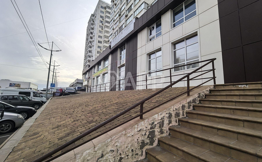 Сдам торговое помещение, 157,9 м² фото