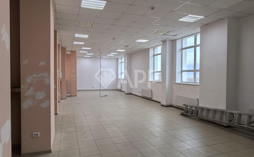 Сдам торговое помещение, 157,9 м² фото