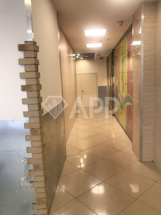 Сдается псн 600 метров в популярном ТЦ, проходимость 17 000 человек в день фото