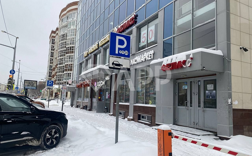 Помещение с панорамным окнами в центре, 138м² фото