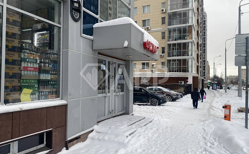 Помещение с панорамным окнами в центре, 138м² фото