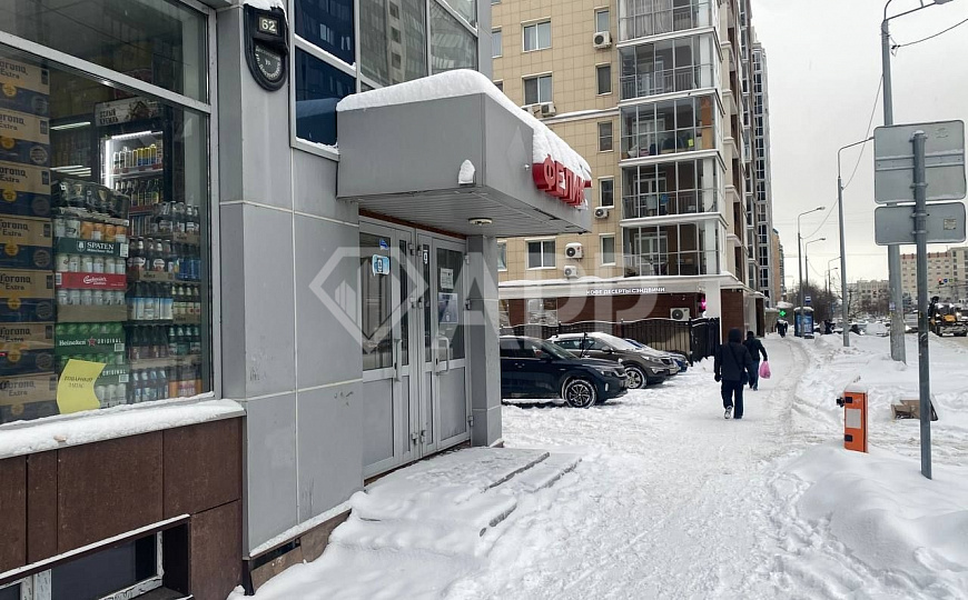 Помещение с панорамным окнами в центре, 138м² фото