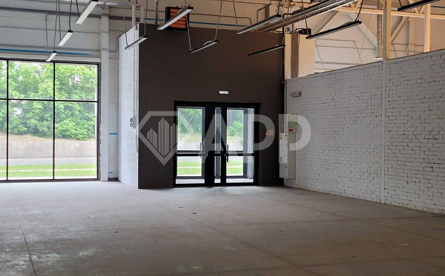 Помещения для бизнеса ТЦ «Взлетный» от 12 до 557 кв.м. фото