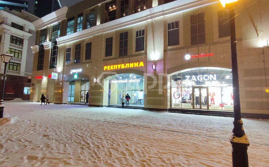 На трафике в ТЦ "Республика" 9.7 м² фото