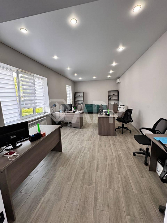 Здание под офис 200м² с парковкой фото