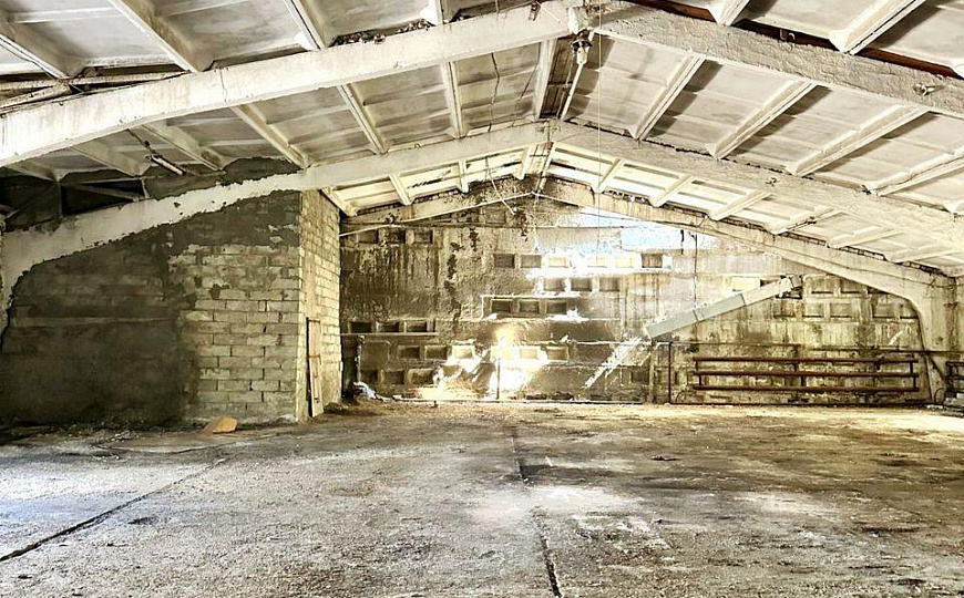 База 1467 м² с земельным участком фото