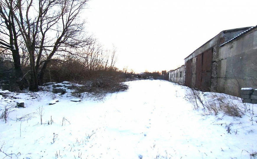 База 1467 м² с земельным участком фото