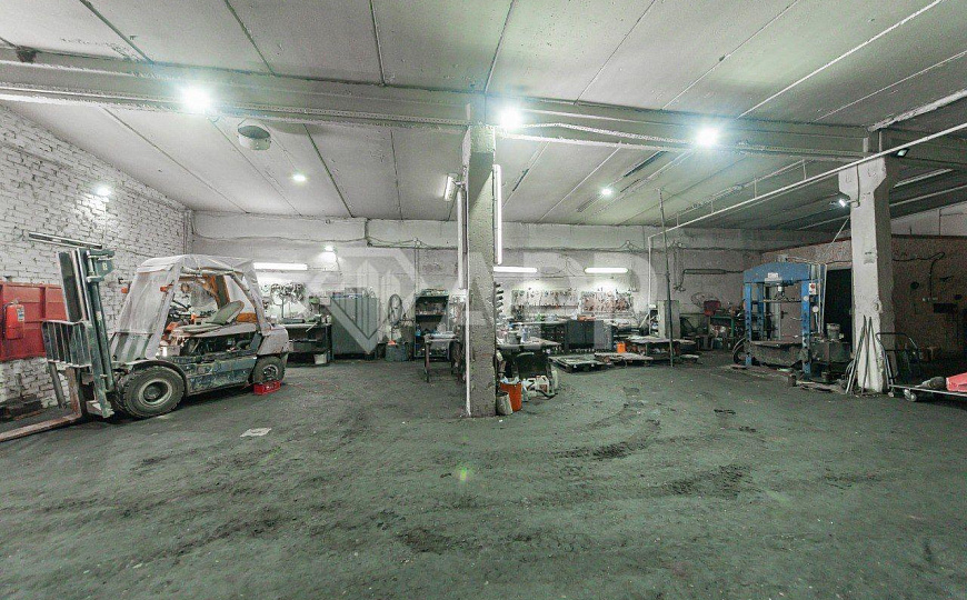 Продаю базу, помещение 996м² и з/у 62,4 с. фото