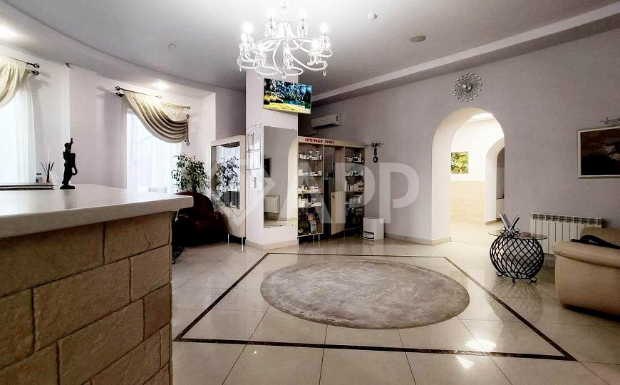 Здание 700 м2  с парковкой в центре фото