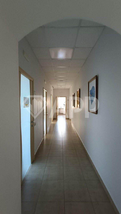 Здание 700 м2  с парковкой в центре фото