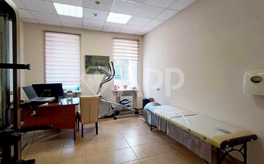 Здание 700 м2  с парковкой в центре фото