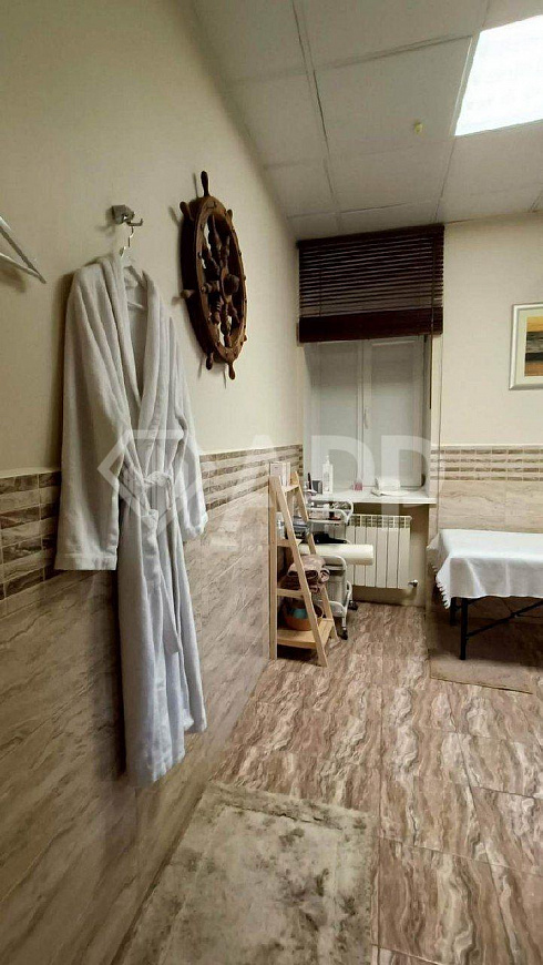 Здание 700 м2  с парковкой в центре фото