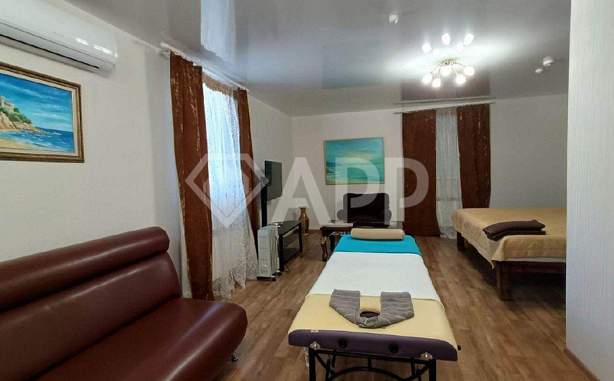 Здание 700 м2  с парковкой в центре фото