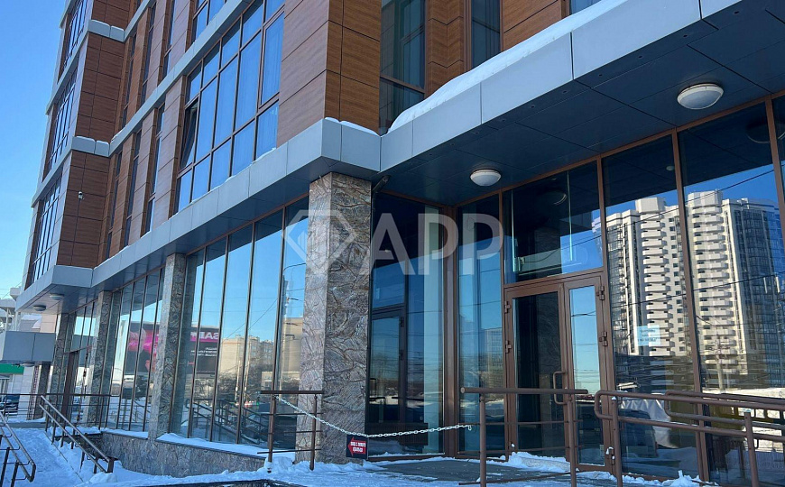 Первая линия. Парковка для клиентов. фото