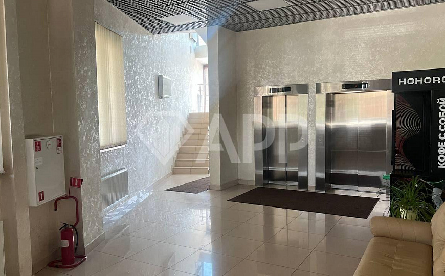 Первая линия. Парковка для клиентов. фото